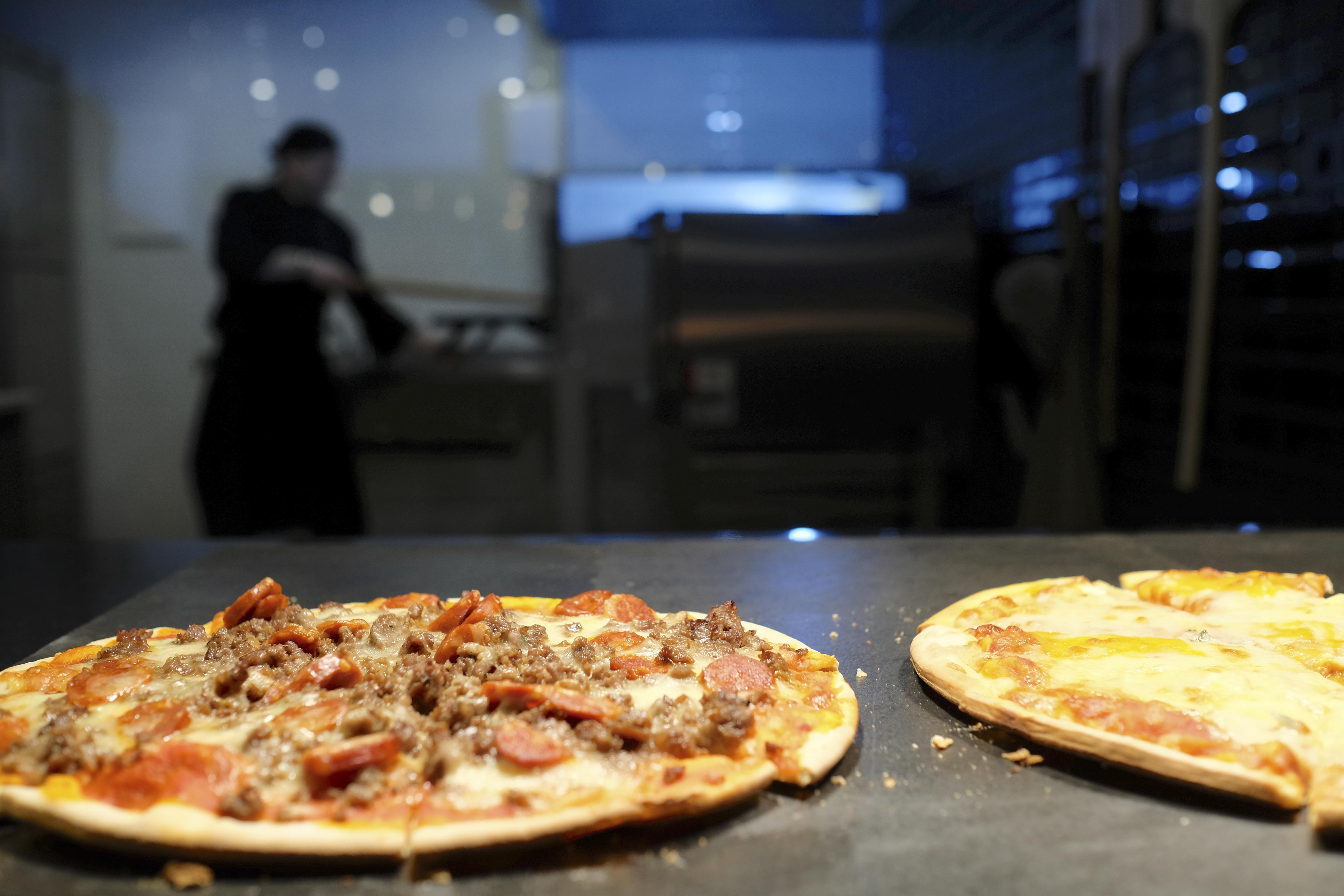 Gran Palas Hotel - Spa Incluido La Pineda Zewnętrze zdjęcie Pizza prepared at a restaurant