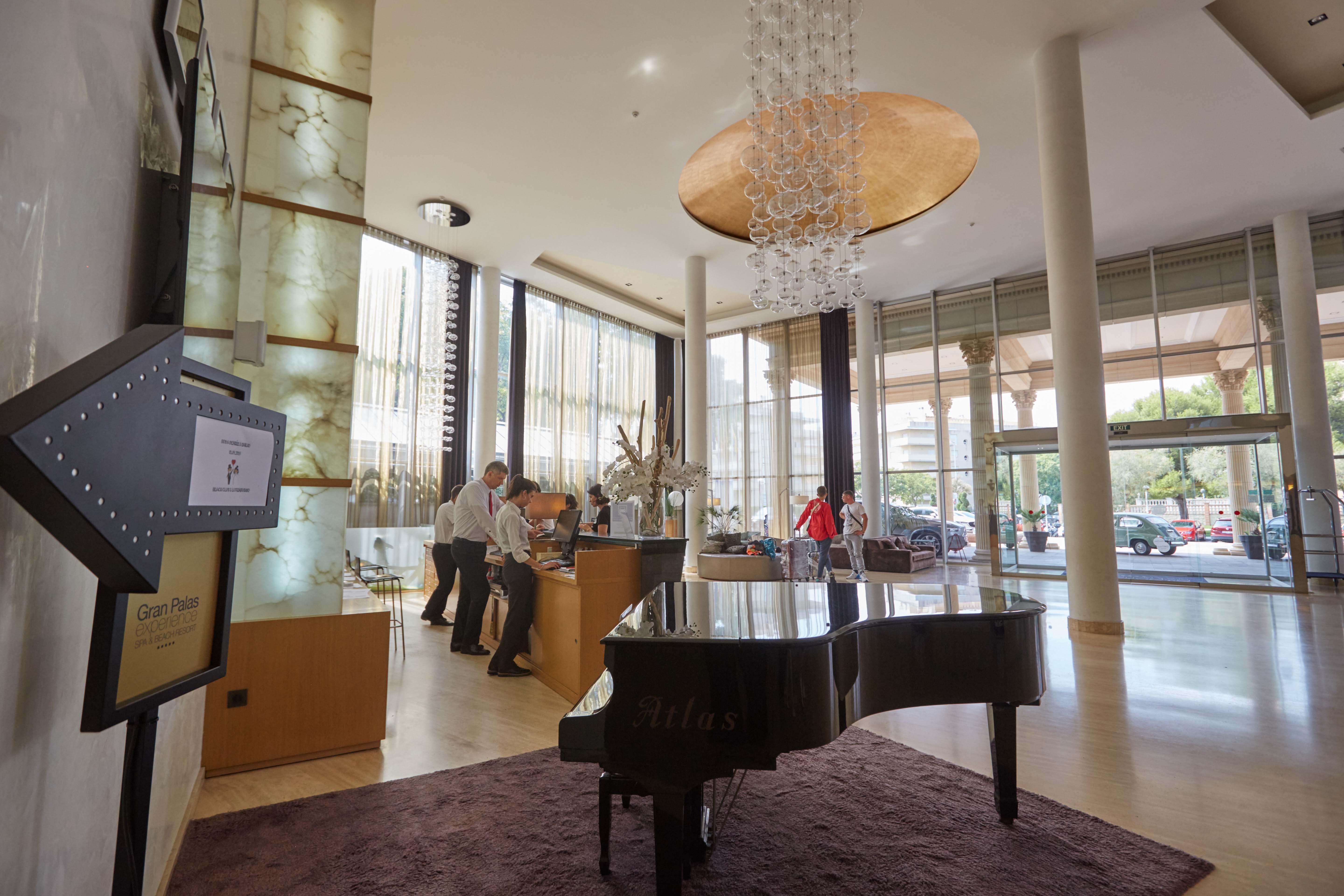 Gran Palas Hotel - Spa Incluido La Pineda Zewnętrze zdjęcie The lobby of the hotel